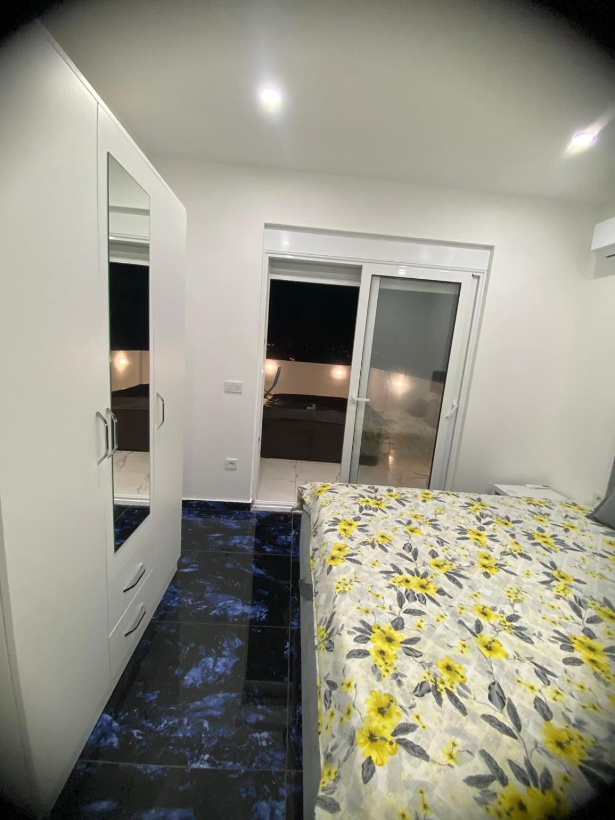 Montebello Inn Apartments Ulcinj Bagian luar foto
