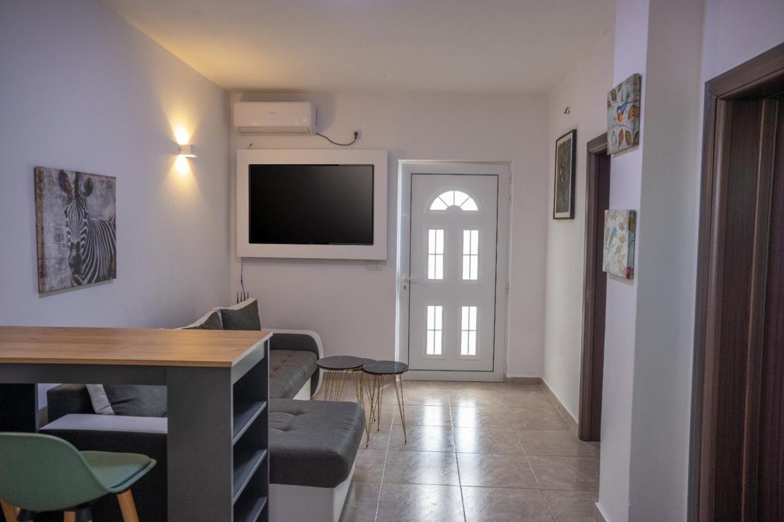Montebello Inn Apartments Ulcinj Bagian luar foto